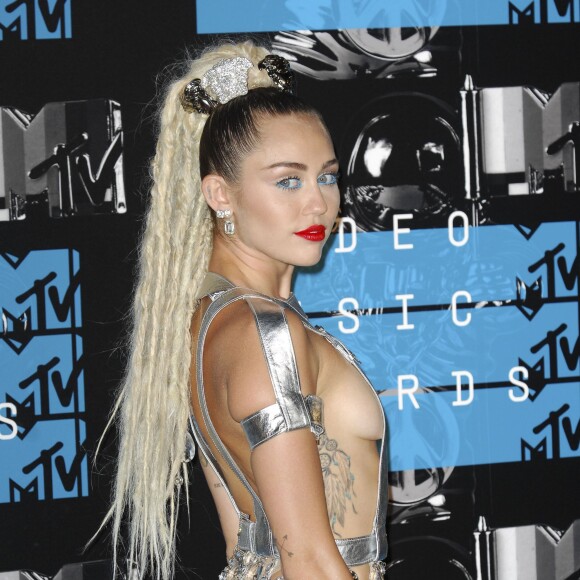 Miley Cyrus - Soirée des MTV Video Music Awards à Los Angeles le 30 aout 2015.