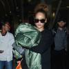 Rihanna, en chausson, semble avoir un peu froid à son arrivée à l'aéroport LAX de Los Angeles. Le 14 septembre 2015