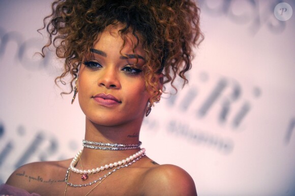 Rihanna lance son nouveau parfum Riri by Rihanna chez Macy's à New York le 31 août 2015.