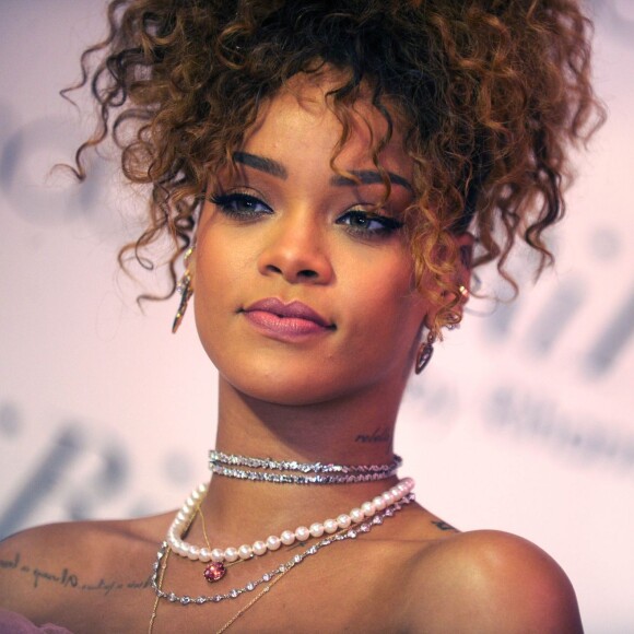 Rihanna lance son nouveau parfum Riri by Rihanna chez Macy's à New York le 31 août 2015.