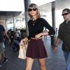 Taylor Swift prend un vol à l'aéroport de Los Angeles, le 17 juin 2015.