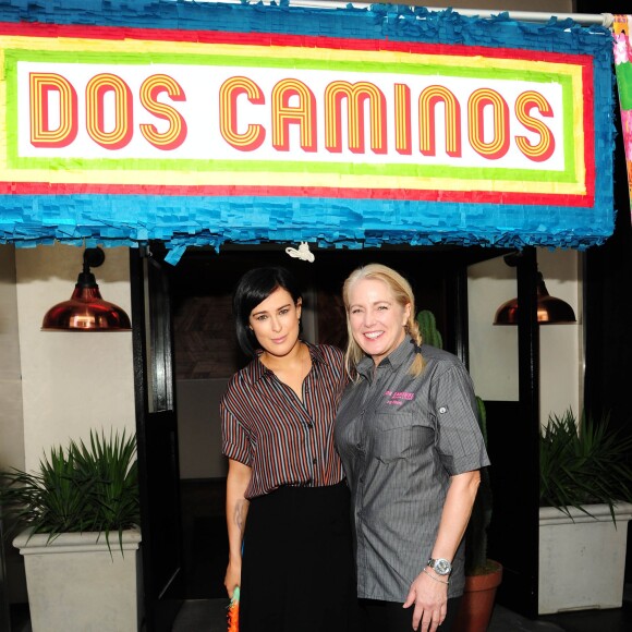 Après les répétitions pour la comédique musicale Chicago, Rumer Willis a fêté l'Independance Day mexicain lors de l'ouverture de Dos Caminos à Times Square, New York le 16 septembre 2015