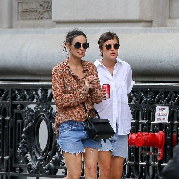 Exclusif - Demi Moore se promène avec sa fille Tallulah Belle Willis dans les rues de New York le 21 juillet 2015.