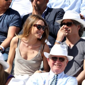 Laura Smet et son compagnon Raphaël dans les tribunes lors du tournoi de tennis de Roland Garros à Paris le 3 juin 2015.03/06/2015 - Paris