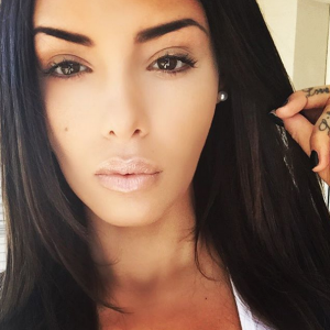 Selfie pour la bombe Nabilla