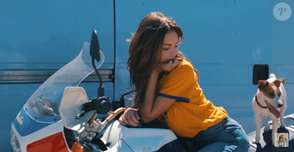 Nabilla, craquante pour Paulette, vidéo dévoilée le 15 septembre 2015.