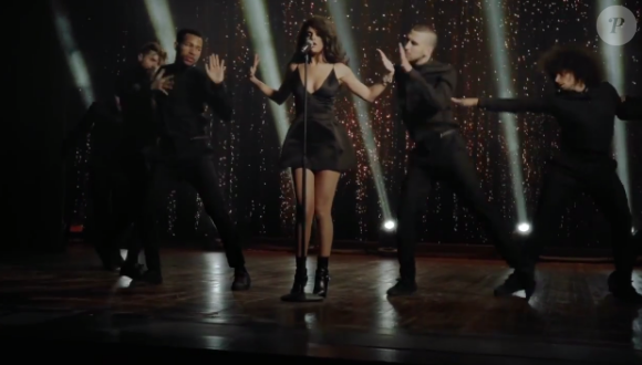 Selena Gomez sensuelle sur scène / image extraite du vidéo-clip de Same Old Love sur Youtube.