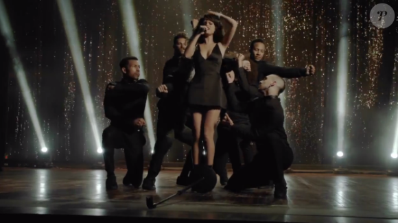 Selena Gomez esquisse quelques pas de danse / image extraite du vidéo-clip de Same Old Love sur Youtube.