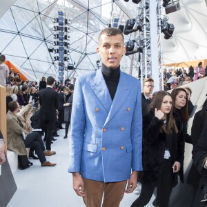 Stromae au défilé Louis Vuitton prêt-à-porter collection Automne-Hiver 2015-2016 à Paris, le 11 mars 2015.