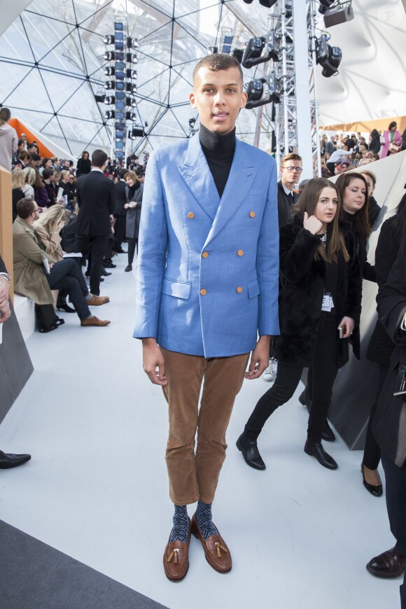 Stromae au défilé Louis Vuitton prêt-à-porter collection Automne-Hiver 2015-2016 à Paris, le 11 mars 2015.
