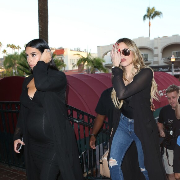 Kim et sa soeur Khloe Kardashian retrouvaient leur mère Kris Jenner, accompagné de son homme Corey Gamble, pour l'anniversaire de leur grand-mère Mary Jo chez George à The Cove, à San Diego, le 22 septembre 2015