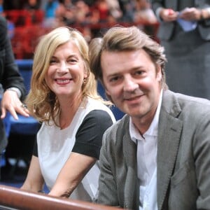 Michèle Laroque et son compagnon François Baroin lors de la demi-finale qui oppose Tomas Berdych à Milos Raonic lors du 7e jour du tournoi de tennis BNP Paribas Masters au Palais Omnisport de Bercy, à Paris le 1 novembre 2014.