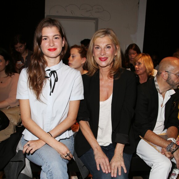 Michèle Laroque et sa fille Oriane - People au défilé Paul & Joe prêt-à-porter collection Printemps-Eté 2015 lors de la Fashion Week à Paris, le 30 septembre 2014.