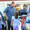 Ben Affleck tout sourire en compagnie de ses enfants Violet, Seraphina et Samuel déjeunent à Brentwood Los Angeles, le 26 septembre 2015