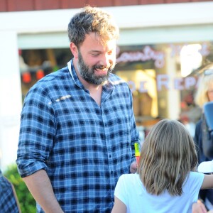 Ben Affleck en compagnie de ses enfants Violet, Seraphina et Samuel déjeunent à Brentwood Los Angeles, le 26 septembre 2015