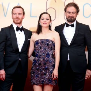 Michael Fassbender, Marion Cotillard et Justin Kurzel lors du 68e Festival International du Film de Cannes, le 23 mai 2015.