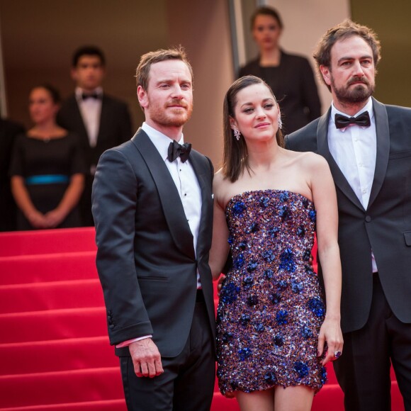Michael Fassbender, Marion Cotillard et Justin Kurzel lors du 68e Festival International du Film de Cannes, le 23 mai 2015.