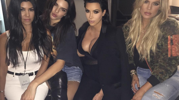 Kim Kardashian, enceinte : Aussi sexy en famille qu'avec son "BFF"
