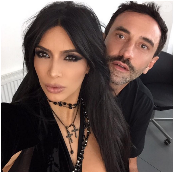 Kim Kardashian et Riccardo Tisci à Paris, dans les coulisses de leur shooting pour Sorbet Magazine. Photo publiée le 22 juillet 2015.