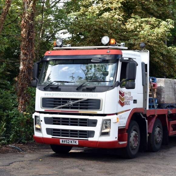 Travaux dans la propriété de George Clooney et de sa femme Amal Alamuddin Clooney à Sonning, le 28 septembre 2015 avec des camions qui arrivent et les voisins qui se plaignent.