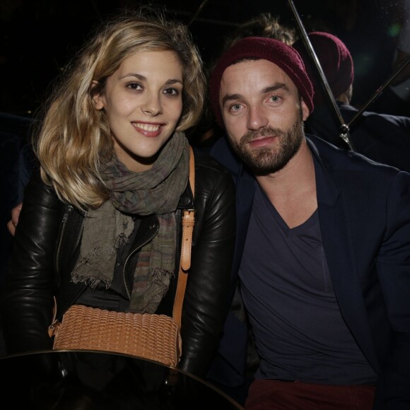 Alysson Paradis et Guillaume Gouix, jeunes parents, à l'after-party d'Enragés, Paris, le 28 septembre 2015