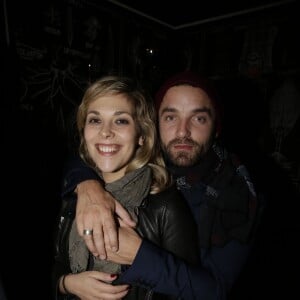 Alysson Paradis et Guillaume Gouix, jeunes parents, à l'after-party d'Enragés, Paris, le 28 septembre 2015