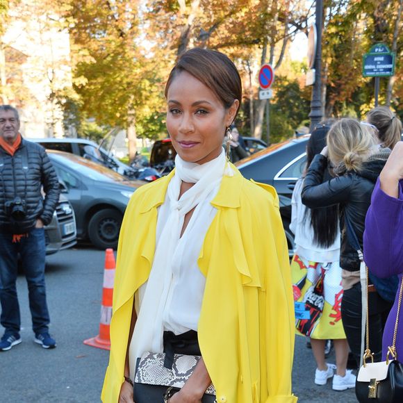 Jada Pinkett Smith arrive au Grand Palais pour assister au défilé Chloé (collection printemps-été 2016). Paris, le 1er octobre 2015.