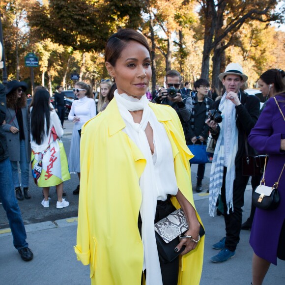 Jada Pinkett Smith arrive au Grand Palais pour assister au défilé Chloé (collection printemps-été 2016). Paris, le 1er octobre 2015.