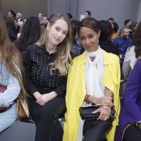 Fashion Week : Dylan Penn, Alice Isaaz... spectatrices radieuses au défilé Chloé