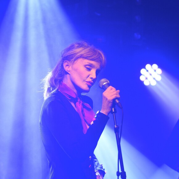 Arielle Dombasle - Showcase privé de Arielle Dombasle & The Hillbilly Moon Explosion au Bus Palladium à Paris. Le 24 septembre 2015