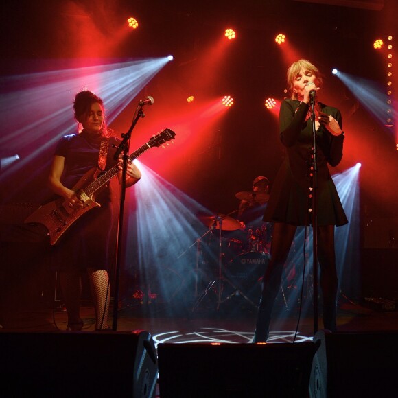 Arielle Dombasle - Showcase privé de Arielle Dombasle & The Hillbilly Moon Explosion au Bus Palladium à Paris. Le 24 septembre 2015