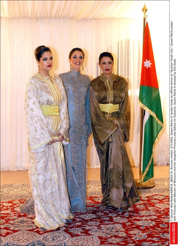 Lalla Soukaïna du Maroc, Rania de Jordanie et Lalla Meryem du Maroc en 2002 lors d'un dîner à Hussein City.