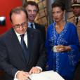  La princesse Lalla Meryem du Maroc avec le président François Hollande et Jack Lang à l'Institut du Monde Arabe à Paris en octobre 2014 à l'occasion de l'exposition "Le Maroc contemporain". 