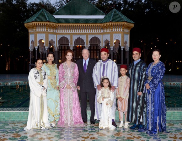La famille royale du Maroc recevant le roi Juan Carlos Ier d'Espagne le 15 juillet 2013 à Rabat.