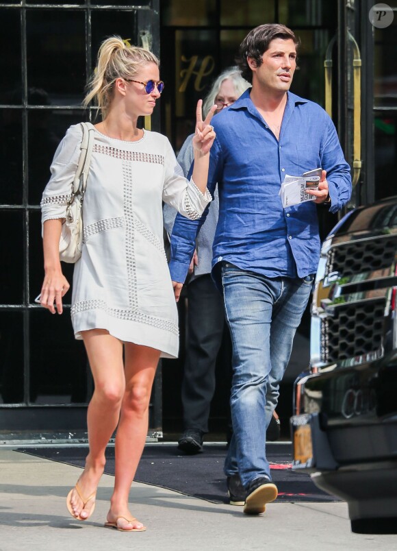 Nicky Hilton et Brandon Davis à la sortie du Bowery Hotel à New York, le 28 mai 2015.