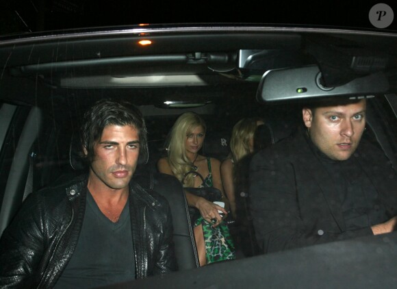 Brandon Davis en soirée avec Paris Hilton et Petra Ecclestone en octobre 2011 à Los Angeles