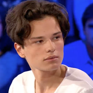 Jules Benchetrit, fils de Samuel Benchetrit, sur le plateau d'On n'est pas couché sur France 2, le 3 octobre 2015.