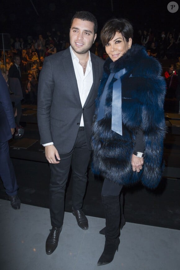 Elie Saab Jr. et Kris Jenner assistent au défilé Elie Saab (collection prêt-à-porter printemps-été 2016) à l'Espace Ephémère, au jardin des Tuileries. Paris, le 3 octobre 2015.