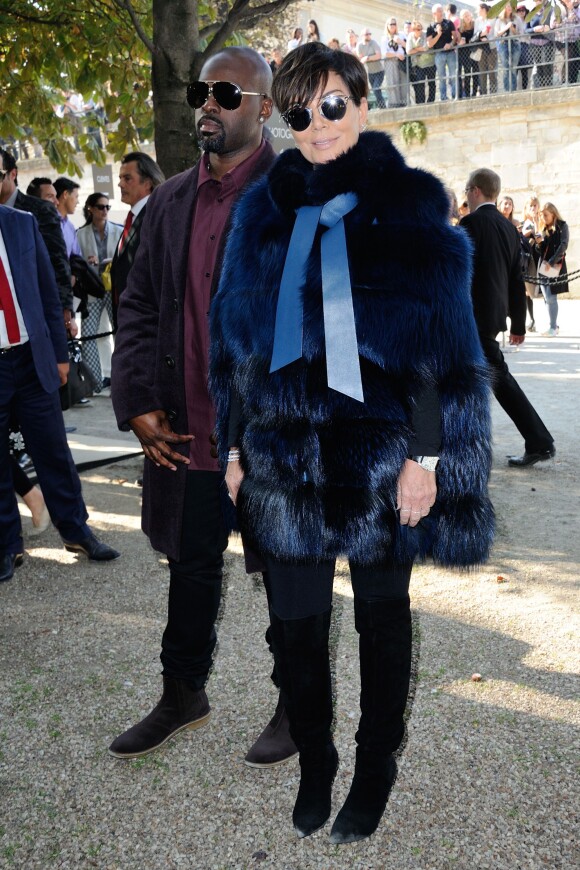 Kris Jenner et Corey Gamble arrivent à l'Espace Ephémère, au jardin des Tuileries, pour assister au défilé Elie Saab (collection prêt-à-porter printemps-été 2016). Paris, le 3 octobre 2015.