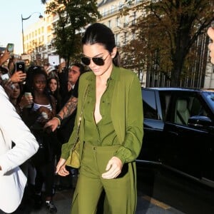 Kendall Jenner de retour à l'hôtel George V à Paris, le 3 octobre 2015.