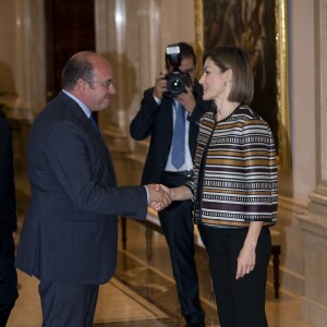 Letizia d'Espagne à la Zarzuela, à Madrid, le 5 octobre 2015 pour une réunion du Conseil de la Commission royale sur le handicap.