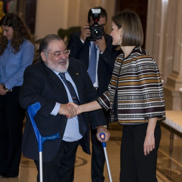 Letizia d'Espagne à la Zarzuela, à Madrid, le 5 octobre 2015 pour une réunion du Conseil de la Commission royale sur le handicap.