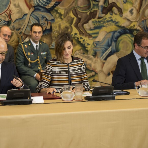 Letizia d'Espagne à la Zarzuela, à Madrid, le 5 octobre 2015 pour une réunion du Conseil de la Commission royale sur le handicap.