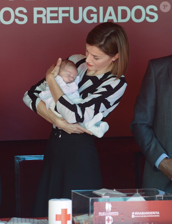 La reine Letizia d'Espagne participe à la journée de la Croix-Rouge à Madrid, le 2 octobre 2015.
