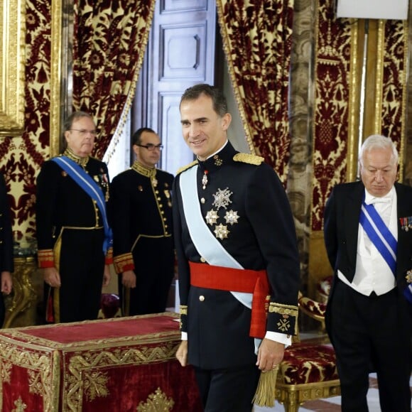 Le roi Felipe VI d'Espagne reçoit les lettres de créance des ambassadeurs au palais royal à Madrid, le 5 octobre 2015.