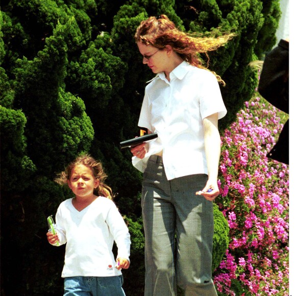 Info - Isabella Cruise se serait mariée en secret avec Max Parker. Ici Nicole Kidman et sa fille à Los Angeles en 2001.