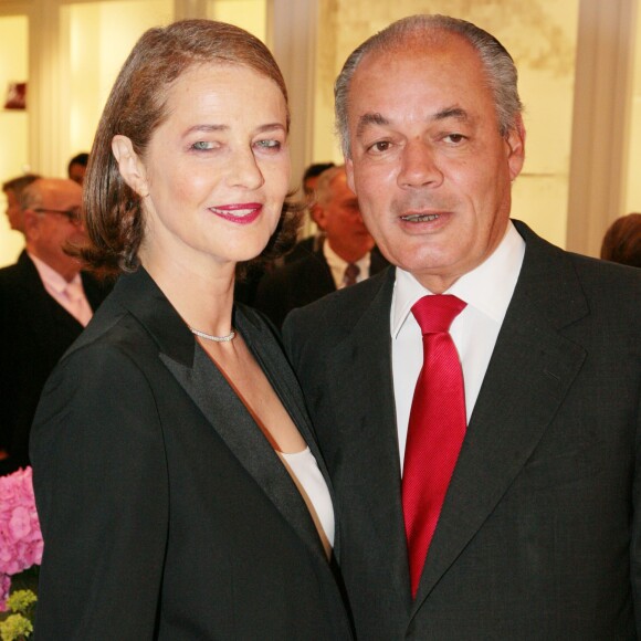 Charlotte Rampling et son compagnon Jean-Noël Tassez à Paris le 17 septembre 2007.