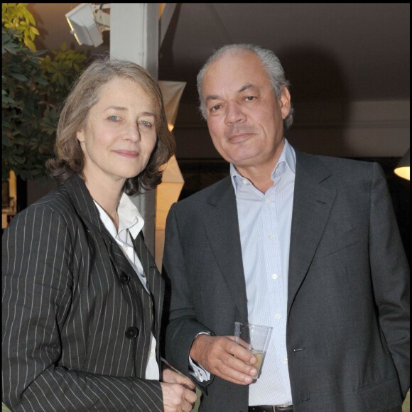 Charlotte Rampling et son compagnon Jean-Noël Tassez à Paris le 20 mai 2008.