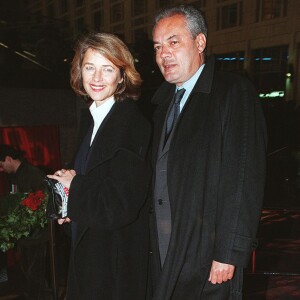 Charlotte Rampling et son compagnon Jean-Noël Tassez à Paris en novembre 1998.
