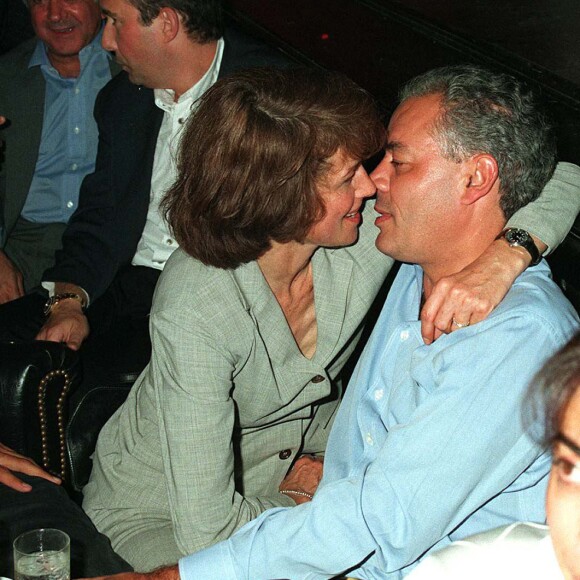 Charlotte Rampling et son compagnon Jean-Noël Tassez à Paris en juillet 1997.